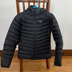 Arc’teryx women’s down puffy! Perfect condition. With hood